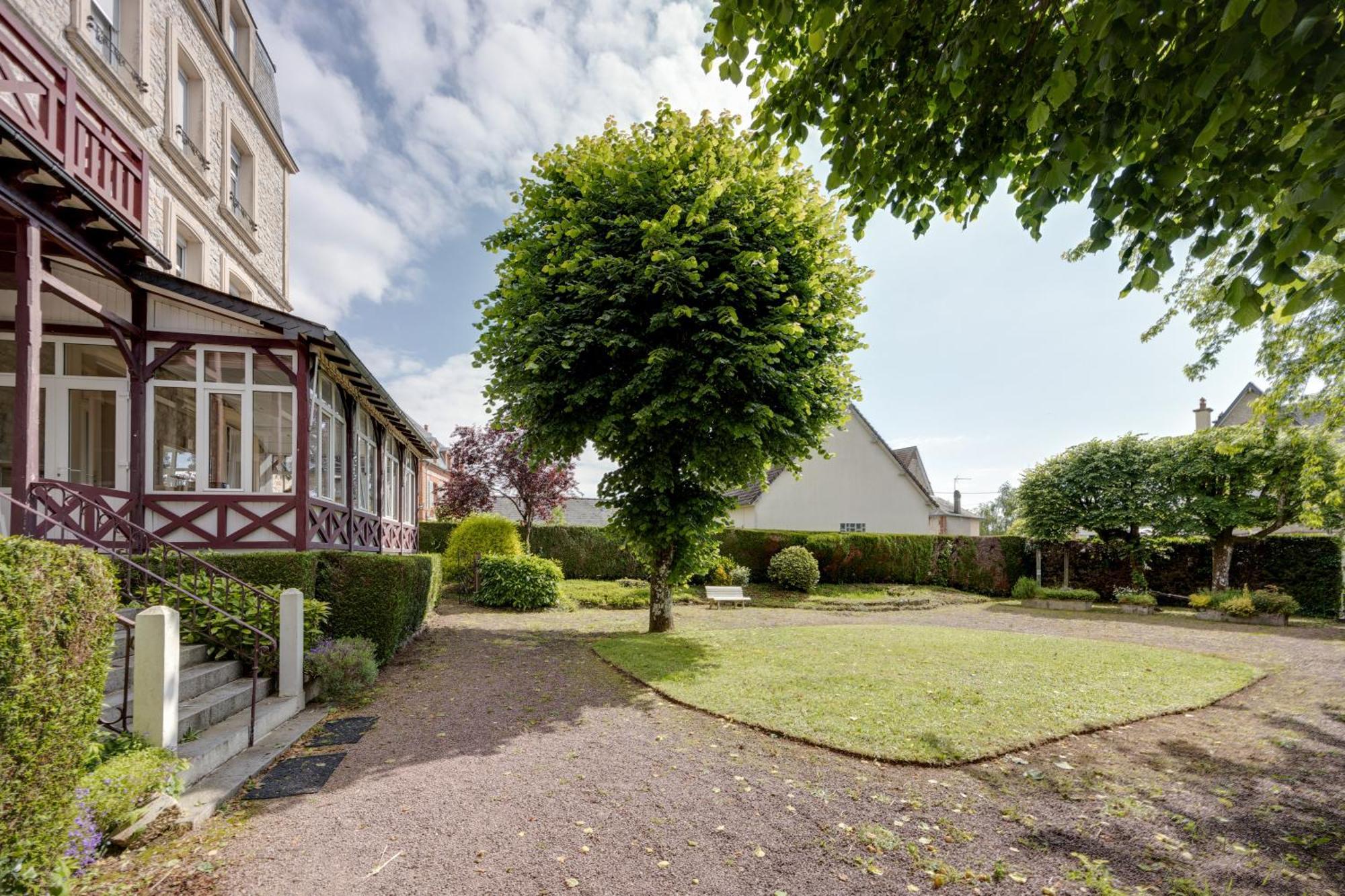 Brit Hotel Confort Bagnoles Normandie Bagnoles de l'Orne Normandie Exterior foto