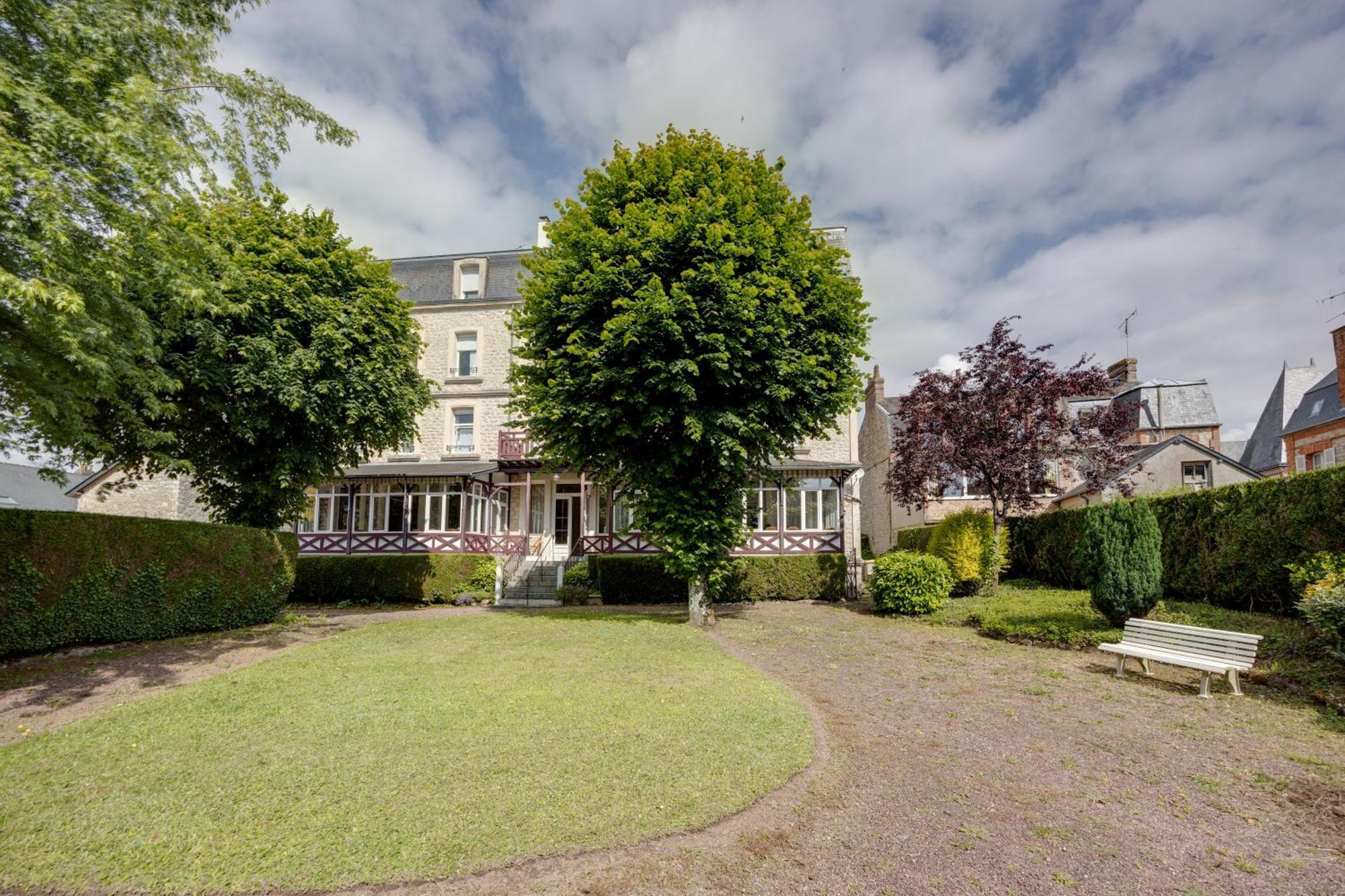 Brit Hotel Confort Bagnoles Normandie Bagnoles de l'Orne Normandie Exterior foto